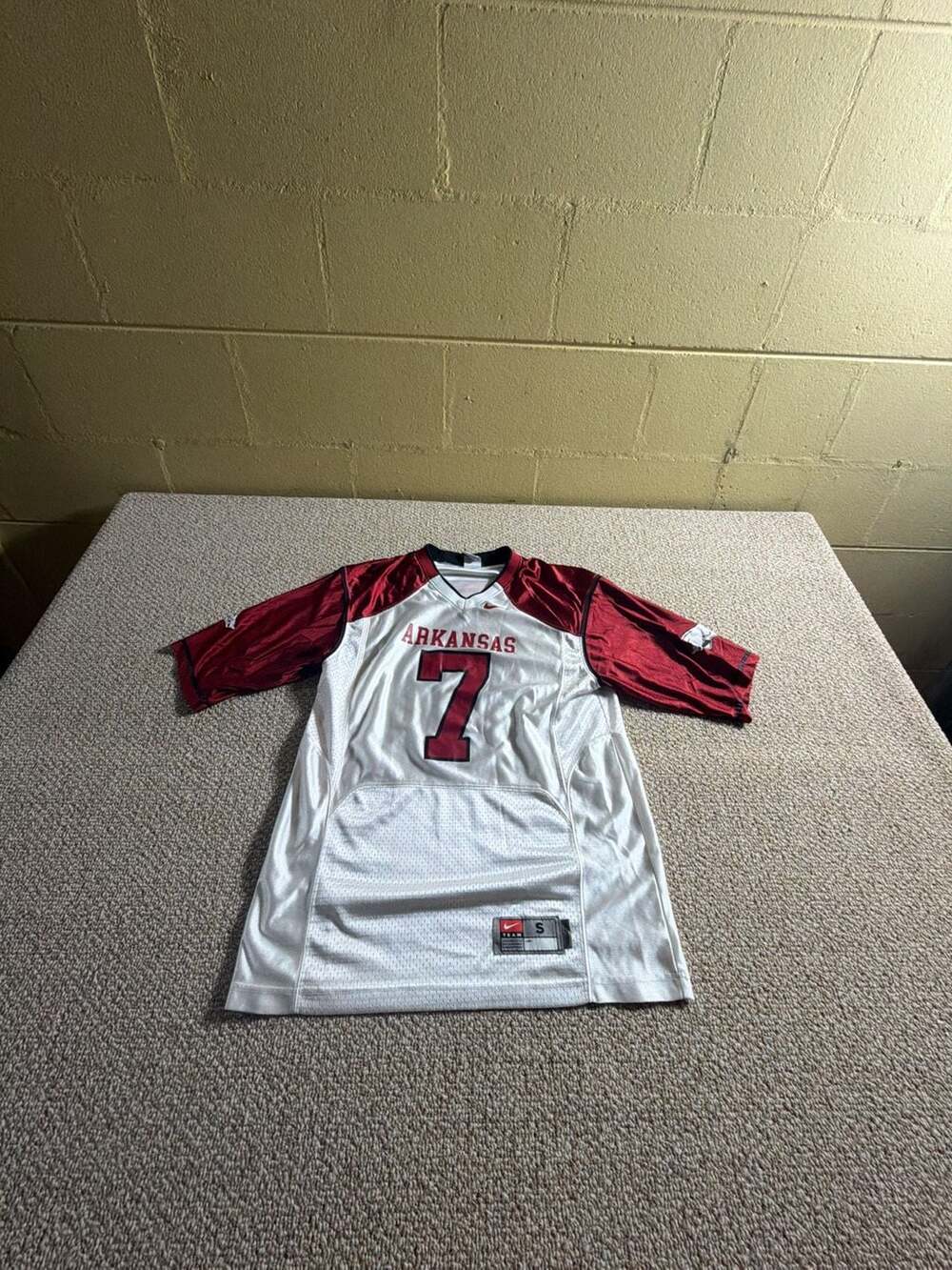 Vintage Nike Arkansas Razorbacks #7 Football Jersey White Size S